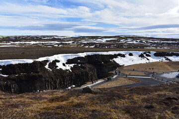  Scenic Road Through Icelandic Mountains