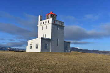 Dyrh&oacute;laey Lighthouse &ndash; Iceland&rsquo;s Iconic Cliffside Beacon