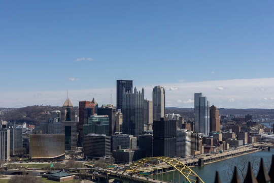 Pittsburgh, Pennsylvania, USA &ndash; March 25, 2024: A clear view of downtown Pittsburgh&rsquo;s skyline from Mount Washington, featuring the U.S. Steel Tower and Fort Duquesne Bridge over the Allegheny River.