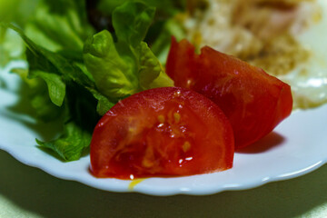トマトとレタスサラダ