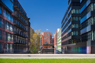 Am Südkanal Hamburg Hammerbrook entzerrt sonnig