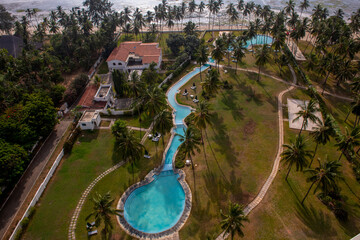 kompleks basenowy w nadmorskiej rezydencji