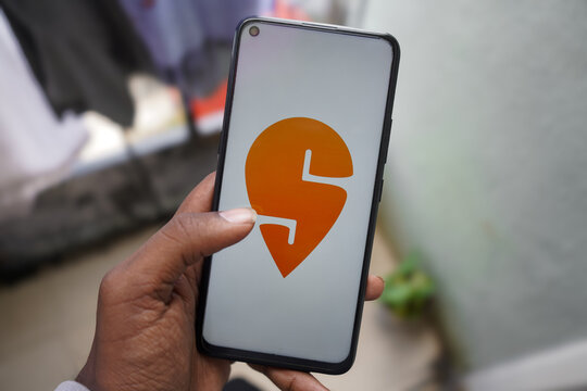 Person ordering food on Indian food delivery company Swiggy 