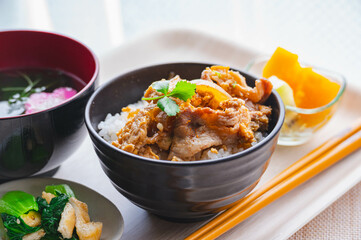 豚とじ丼