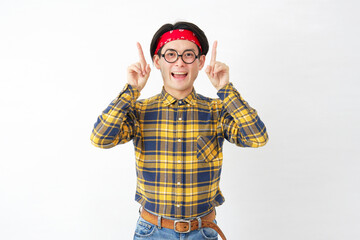 アキバ系の男性　上を指差す　白背景