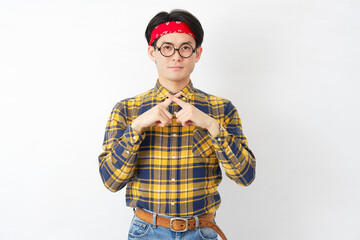 アキバ系の男性　指でばつ印のジェスチャー　白背景