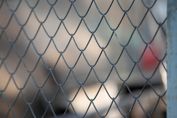 Naklejka premium Chain link fence in the city. Selective focus and small depth of field.