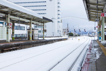 雪が積もった駅構内の風景 鳥取県 鳥取駅