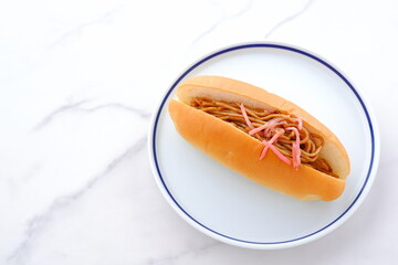 昔なつかしいソース味の焼きそばパン
