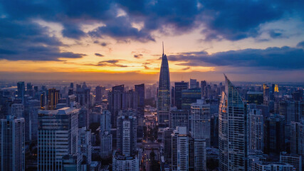 Fototapeta premium Panoramic vista of Bangkok's skyline illuminated at sunset, Thailand