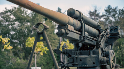 old weapon is an artillery cannon in the war in Ukraine Without soldiers
