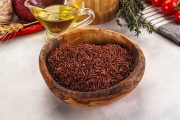 Red raw dry rice gor cooking