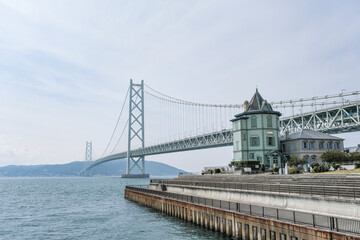 舞子公園から見る明石海峡大橋と淡路島