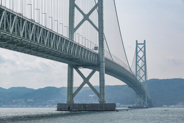 舞子公園から見る明石海峡大橋と淡路島