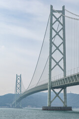 舞子公園から見る明石海峡大橋と淡路島