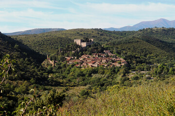 Village de Castelnou dans les Pyrénées Orientales