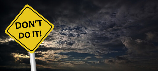 Don't and don't icons. Check mark and cross. Like and dislike the symbols. Positive and negative...