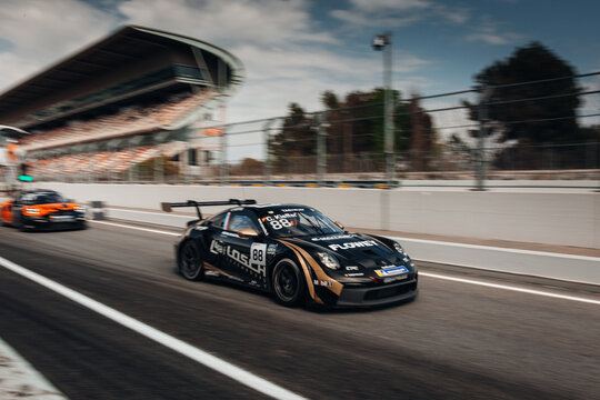 Porsche 911 GT3 Cup on the pit lane