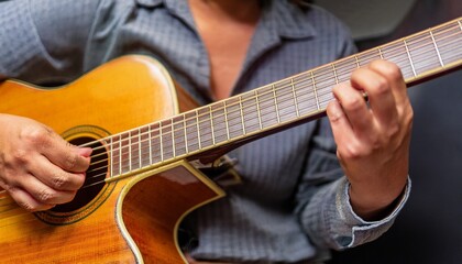 Obraz premium Fingers playing a guitar strings