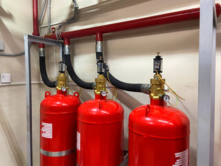 Automatic gas fire extinguishing system