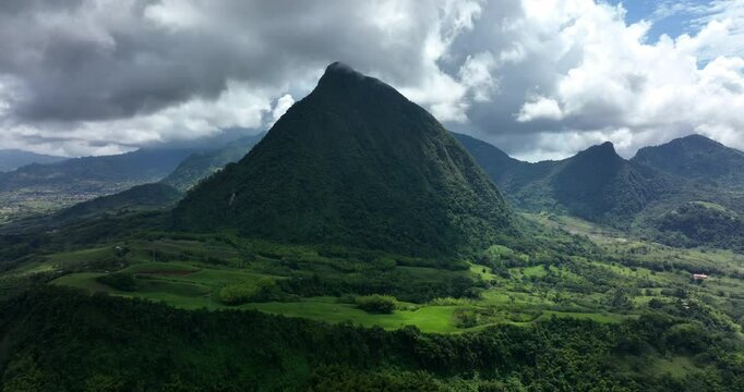 Zoom out of Cerro Tusa in Colombia