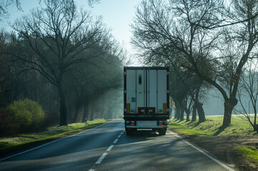 Road transport.  © Tomasz Warszewski