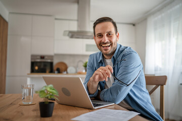 Obraz premium one man adult caucasian work on laptop at home happy smile