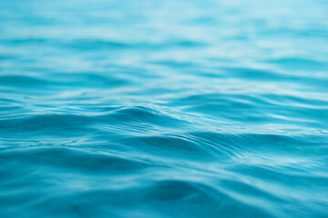 Naklejka premium Blue Water Background – Ocean Texture with Gentle Movement