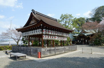 Fototapeta premium 粟田神社 拝殿と本殿 京都市東山区粟田口
