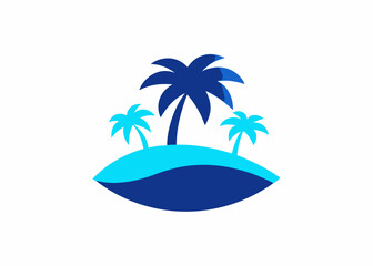 Obraz premium Tropical summer island with palm trees on a sandy beach by the blue sea under the sun 