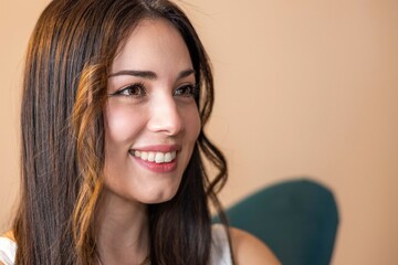 Naklejka premium Young beautiful woman sitting at home relaxing