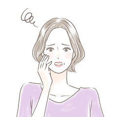 顔に手を当てて悩む綺麗なシニア女性