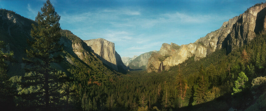 Panoramic tunnel View of Yosemite Valley, Yosemite National Park, Mariposa County, California, USA. - Powered by Adobe
