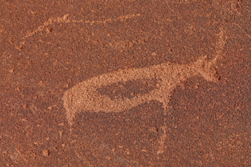 Sehr alte Steinzeichnungen im Fels von Twyfelfountain in Namibia
