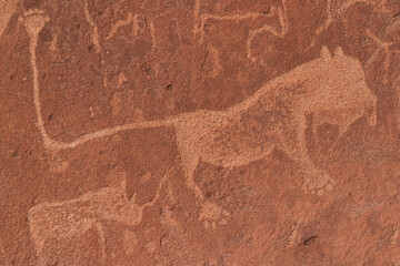 Sehr alte Steinzeichnungen im Fels von Twyfelfountain in Namibia
