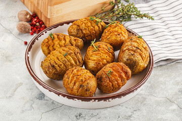 Baked baby potato with thyme