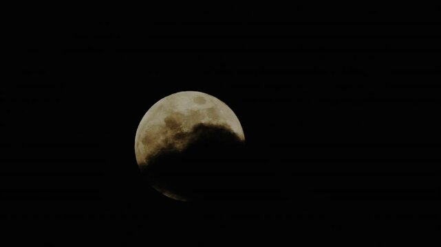 Moon,Full Moon,Bright Moon,Clowd Amount,Moon at Dawn,Clouds,Flowing Clouds