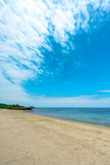 静けさと自然美が広がる石垣島タバガーの絶景ビーチ風景
