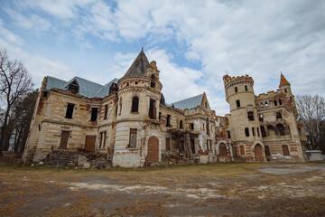 Fototapeta premium Old ruined castle. Former Khrapovitsky Estate in Muromtsevo