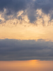 朝日が雲を輝かせる07