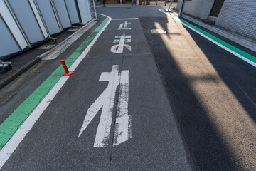 道路の止まれ　一時停止　標識