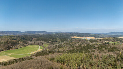 Naklejka premium Die weite Landschaft des niederbayerischen Gäubodenlandes