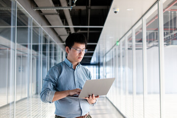 Fototapeta premium asian businessman working on laptop