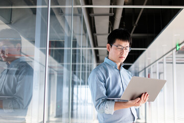 Fototapeta premium asian businessman working on laptop