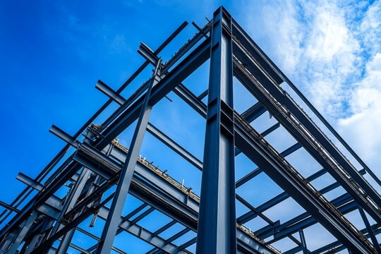 Structure of steel for building under construction