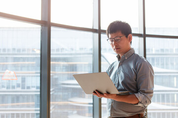 Fototapeta premium asian businessman working on laptop
