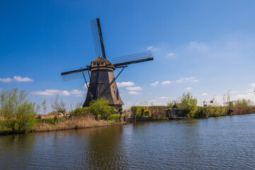 Historische Windm&uuml;hle zur Entw&auml;sserung in Kinderdijk Holland