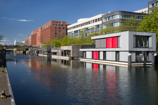 Hausboote am Mittelkanal in Hamburg