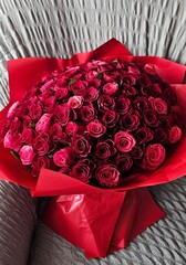 red roses and gift box