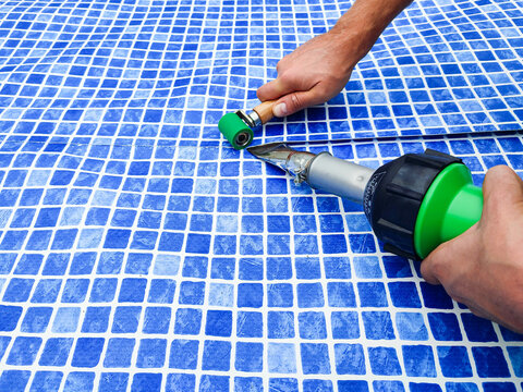 Pool liner working. Plastic Welding Machine. Welding plastic coverings for pool.Vinyl cloth welding.Welding of vinyl cloth for pool. Waterproofing and lining the inner surface of the pool bowl.